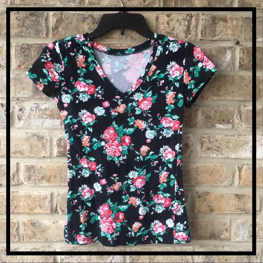 🌟 BLACK GYPSY ROSE FLORAL TSHIRT TEE |VNECK